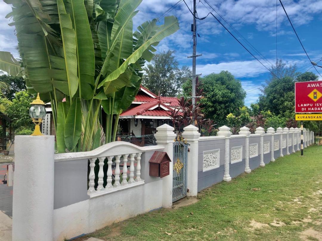 Lakse Inn Homestay Kampong Pengkalan Maras Esterno foto